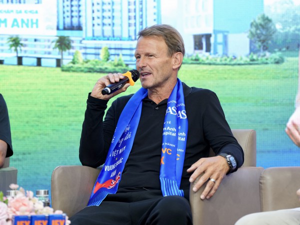 Teddy Sheringham và các huyền thoại ‘Man đỏ’ tạo ấn tượng mạnh tại Bệnh viện đa khoa Tâm Anh Teddy Sheringham và các huyền thoại ‘Man đỏ’ tạo ấn tượng mạnh tại Bệnh viện đa khoa Tâm Anh