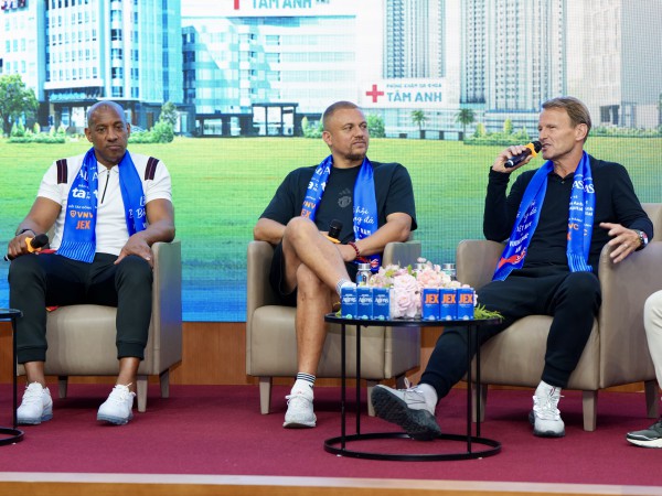 Teddy Sheringham và các huyền thoại ‘Man đỏ’ tạo ấn tượng mạnh tại Bệnh viện đa khoa Tâm Anh Teddy Sheringham và các huyền thoại ‘Man đỏ’ tạo ấn tượng mạnh tại Bệnh viện đa khoa Tâm Anh