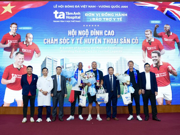 Teddy Sheringham và các huyền thoại ‘Man đỏ’ tạo ấn tượng mạnh tại Bệnh viện đa khoa Tâm Anh Teddy Sheringham và các huyền thoại ‘Man đỏ’ tạo ấn tượng mạnh tại Bệnh viện đa khoa Tâm Anh