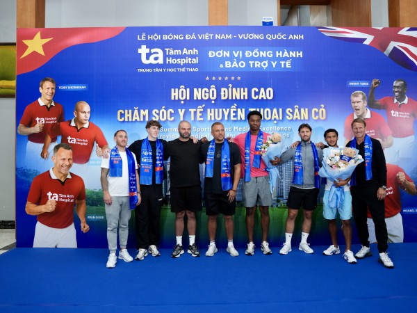 Teddy Sheringham và các huyền thoại ‘Man đỏ’ tạo ấn tượng mạnh tại Bệnh viện đa khoa Tâm Anh Teddy Sheringham và các huyền thoại ‘Man đỏ’ tạo ấn tượng mạnh tại Bệnh viện đa khoa Tâm Anh