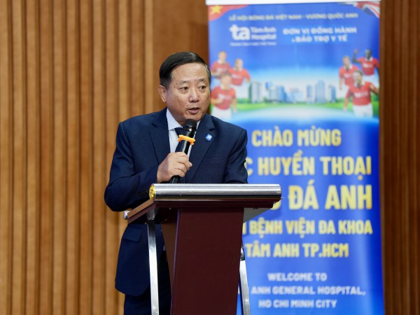 Teddy Sheringham và các huyền thoại ‘Man đỏ’ tạo ấn tượng mạnh tại Bệnh viện đa khoa Tâm Anh Teddy Sheringham và các huyền thoại ‘Man đỏ’ tạo ấn tượng mạnh tại Bệnh viện đa khoa Tâm Anh