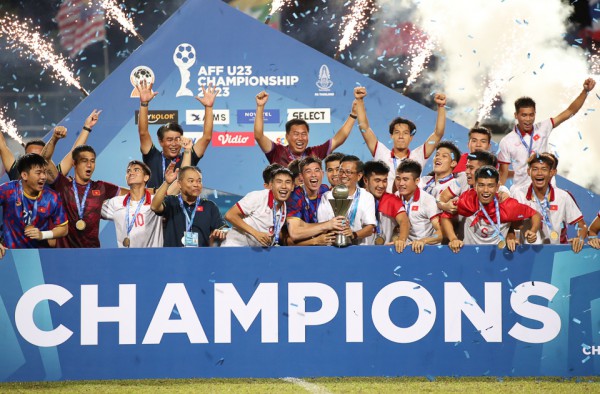 Thắng U23 Indonesia sau loạt luân lưu 11m nghẹt thở, U23 Việt Nam bảo vệ thành công ngôi vô địch