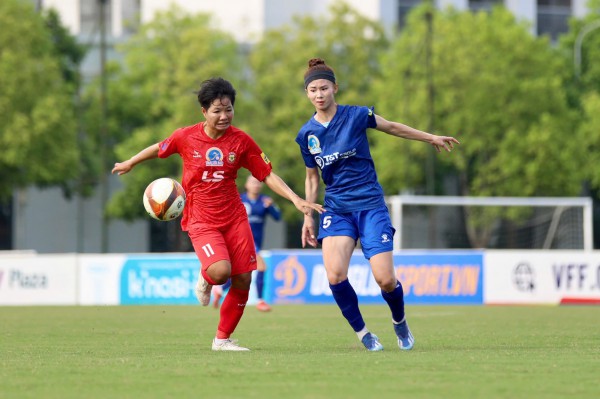 Thanh Nhã lập siêu phẩm giúp Hà Nội thắng đẹp, vươn lên tốp 2 giải nữ quốc gia