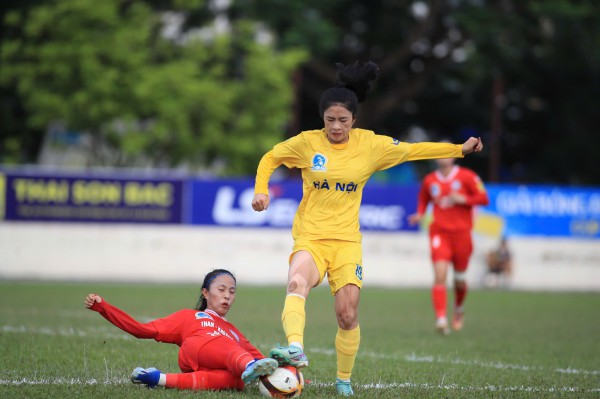 Thanh Nhã lập siêu phẩm giúp Hà Nội thắng đẹp, vươn lên tốp 2 giải nữ quốc gia