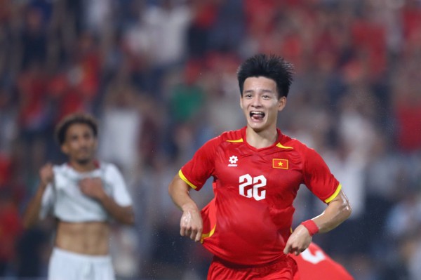 Thanh Nhàn ghi bàn đẳng cấp, U.23 Việt Nam thắng Yemen: VFF thưởng lớn vì tấm vé vàng châu Á