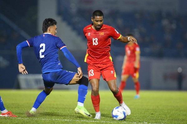 Thầy Kim lên phương án nóng, ‘nhặt sạn’ ở hai cánh đội tuyển Việt Nam