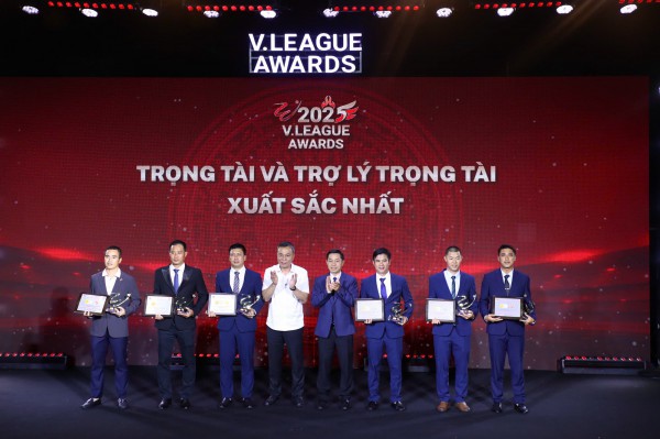 Thầy giáo Hoàng Ngọc Hà thiết lập kỷ lục: Lần thứ tư giành Còi vàng Việt Nam