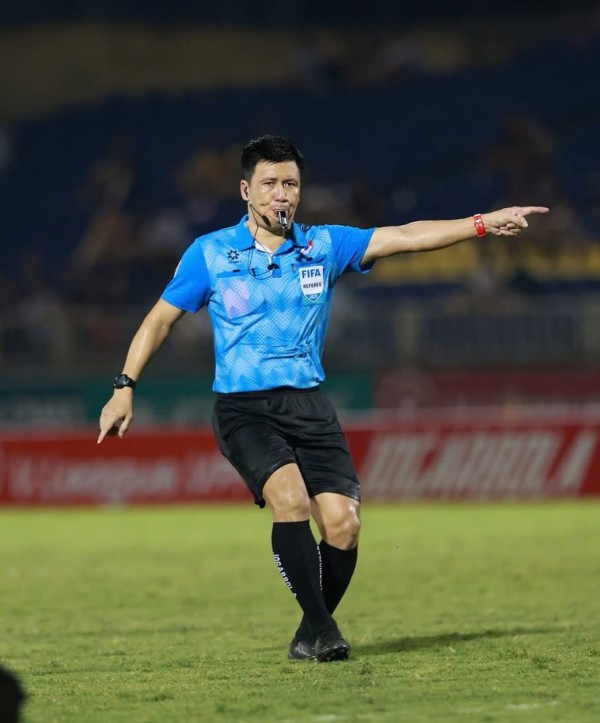 Thầy giáo Hoàng Ngọc Hà thiết lập kỷ lục: Lần thứ tư giành Còi vàng Việt Nam