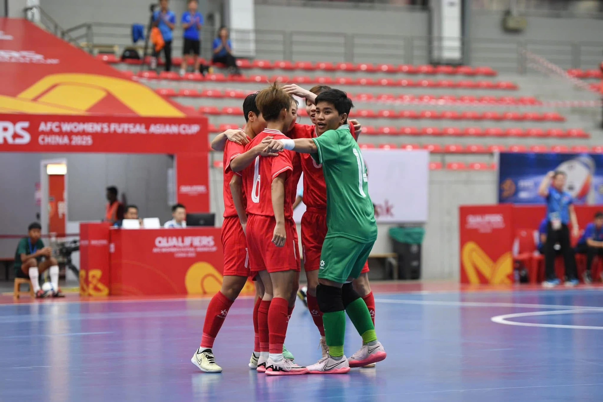 Thi đấu kiên cường, đội tuyển futsal nữ Việt Nam thẳng tiến vào VCK châu Á