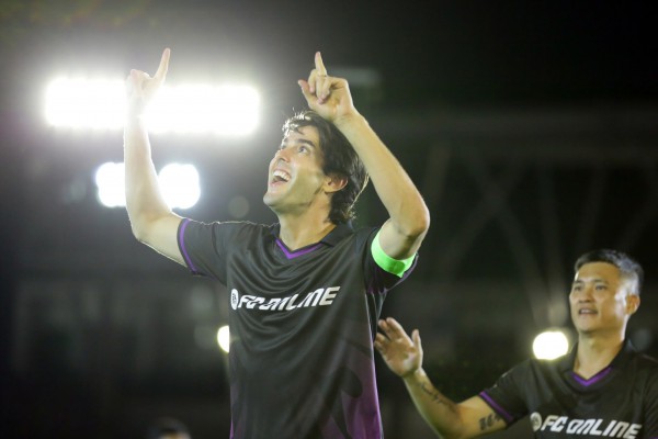 ‘Thiên thần’ Kaka và huyền thoại Figo truyền cảm hứng bóng đá đến Việt Nam ‘Thiên thần’ Kaka và huyền thoại Figo truyền cảm hứng bóng đá đến Việt Nam