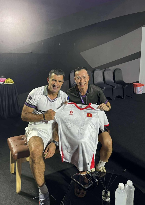 ‘Thiên thần’ Kaka và huyền thoại Figo truyền cảm hứng bóng đá đến Việt Nam ‘Thiên thần’ Kaka và huyền thoại Figo truyền cảm hứng bóng đá đến Việt Nam