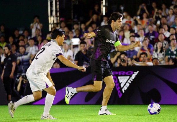 ‘Thiên thần’ Kaka và huyền thoại Figo truyền cảm hứng bóng đá đến Việt Nam ‘Thiên thần’ Kaka và huyền thoại Figo truyền cảm hứng bóng đá đến Việt Nam