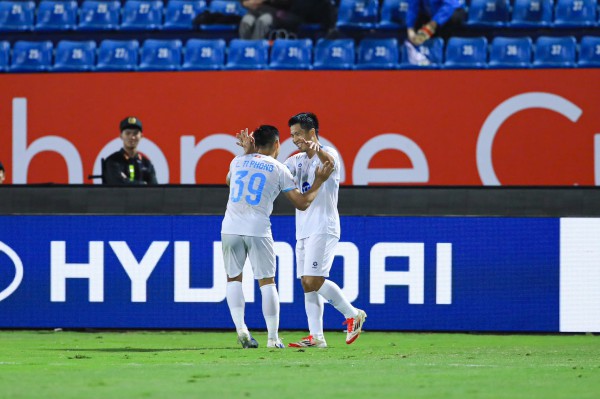 Thiếu Xuân Son, Nam Định hòa đối thủ Malaysia ‘liều lĩnh’ dùng sao nhập tịch lậu: Vẫn vững ngôi đầu!