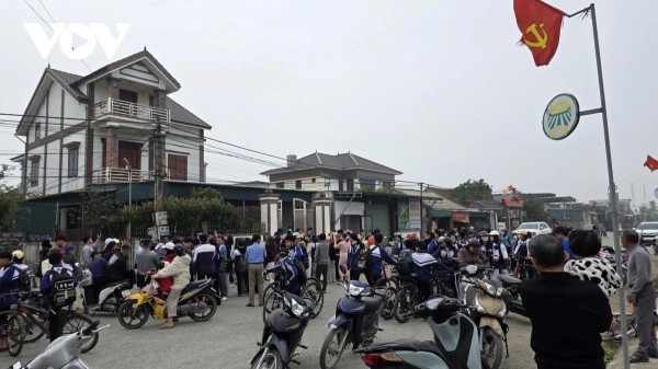 Thủ môn Cao Văn Bình trở về quê hương, người dân Nghệ An chào đón như người hùng