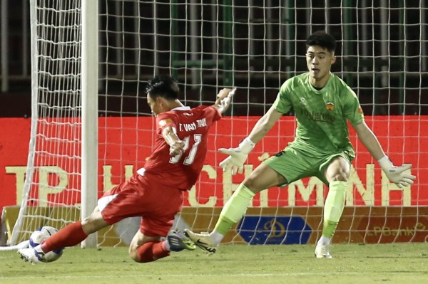 Thủ môn Trung Kiên 'hết phép', HAGL gục ngã trước CLB Công an TP.HCM trong trận thủy chiến Thủ môn Trung Kiên 'hết phép', HAGL gục ngã trước CLB Công an TP.HCM trong trận thủy chiến