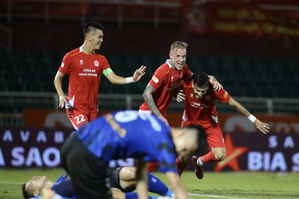 Thủ môn Trung Kiên 'hết phép', HAGL gục ngã trước CLB Công an TP.HCM trong trận thủy chiến Thủ môn Trung Kiên 'hết phép', HAGL gục ngã trước CLB Công an TP.HCM trong trận thủy chiến