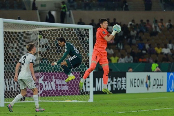 Thủ môn U.23 Kyrgyzstan hay vô cùng, U.23 Việt Nam sẽ phải… hay hơn để xé lưới Thủ môn U.23 Kyrgyzstan hay vô cùng, U.23 Việt Nam sẽ phải… hay hơn để xé lưới