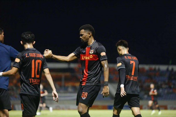 Thủ môn Văn Lâm phản xạ siêu nhanh, Ninh Bình lại thắng ngược cực hay: Đà Nẵng quá ‘đen’ Thủ môn Văn Lâm phản xạ siêu nhanh, Ninh Bình lại thắng ngược cực hay: Đà Nẵng quá ‘đen’