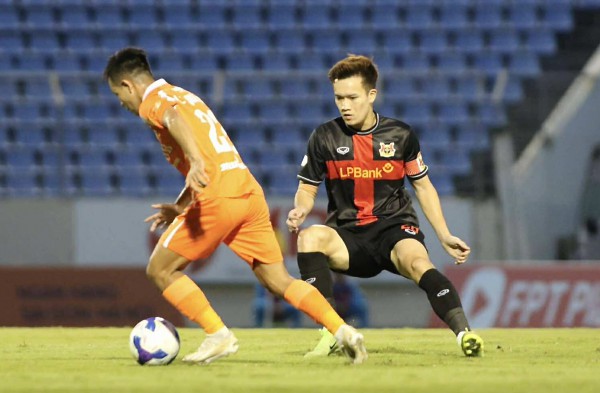 Thủ môn Văn Lâm phản xạ siêu nhanh, Ninh Bình lại thắng ngược cực hay: Đà Nẵng quá ‘đen’ Thủ môn Văn Lâm phản xạ siêu nhanh, Ninh Bình lại thắng ngược cực hay: Đà Nẵng quá ‘đen’