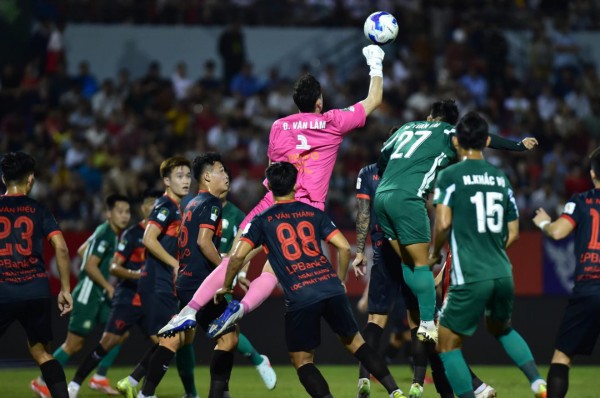 Thủ môn Đặng Văn Lâm hạnh phúc lên chức bố: Yến Xuân sinh con trai đầu lòng Thủ môn Đặng Văn Lâm hạnh phúc lên chức bố: Yến Xuân sinh con trai đầu lòng