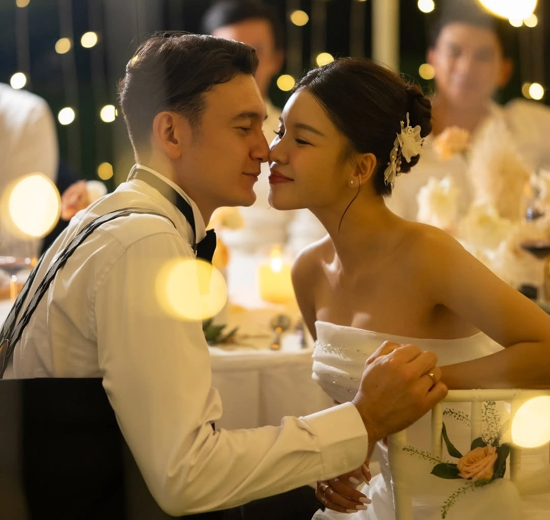 Thủ môn Đặng Văn Lâm hạnh phúc lên chức bố: Yến Xuân sinh con trai đầu lòng Thủ môn Đặng Văn Lâm hạnh phúc lên chức bố: Yến Xuân sinh con trai đầu lòng