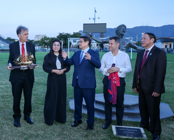 Thủ tướng Phạm Minh Chính mong muốn Brazil hỗ trợ Việt Nam phát triển bóng đá Thủ tướng Phạm Minh Chính mong muốn Brazil hỗ trợ Việt Nam phát triển bóng đá