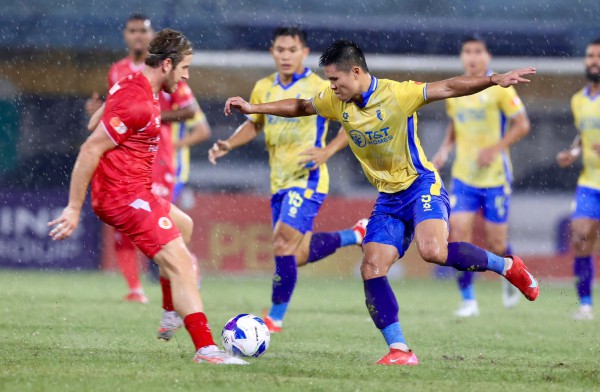 Thua đậm CLB CAHN, Hà Nội chìm trong nhóm cuối: Khủng hoảng cận kề, thầy Nhật có an toàn? Thua đậm CLB CAHN, Hà Nội chìm trong nhóm cuối: Khủng hoảng cận kề, thầy Nhật có an toàn?