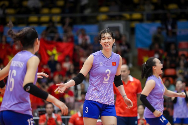 'Thuốc thử' mạnh với Thanh Thúy cùng bóng chuyền nữ Việt Nam