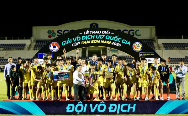 Thuyền trưởng đội U.17 Việt Nam giúp U.17 Hà Nội vô địch quốc gia