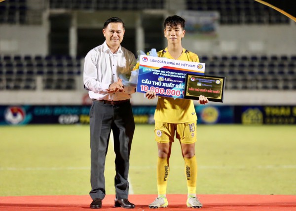 Thuyền trưởng đội U.17 Việt Nam giúp U.17 Hà Nội vô địch quốc gia