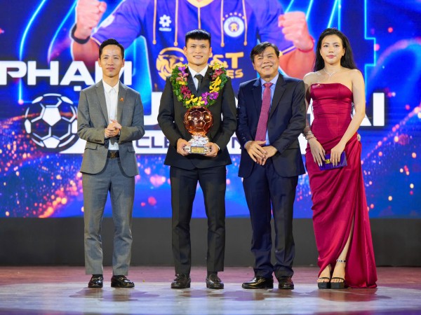 Tiến Linh chinh phục thành công Quả bóng vàng Việt Nam 2024, Hoàng Đức giành Quả bóng bạc Tiến Linh chinh phục thành công Quả bóng vàng Việt Nam 2024, Hoàng Đức giành Quả bóng bạc