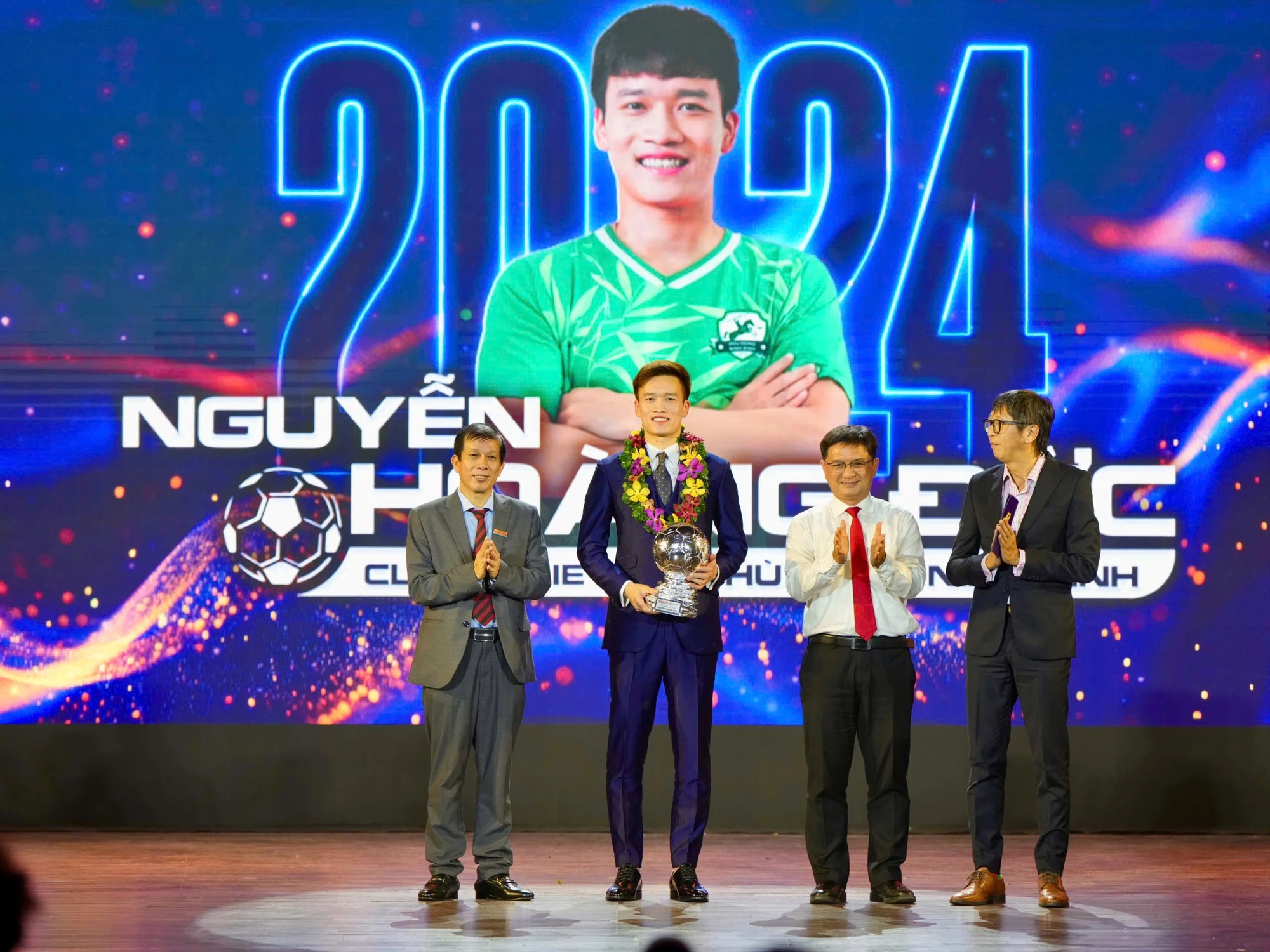 Tiến Linh chinh phục thành công Quả bóng vàng Việt Nam 2024, Hoàng Đức giành Quả bóng bạc Tiến Linh chinh phục thành công Quả bóng vàng Việt Nam 2024, Hoàng Đức giành Quả bóng bạc