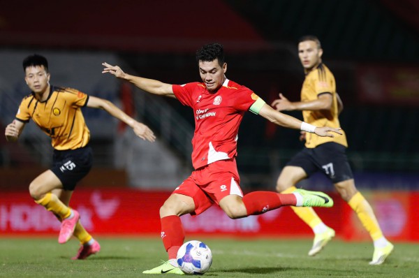 Tiến Linh ghi 'siêu phẩm' trong mắt người hâm mộ: Ủng hộ CLB Thanh Hóa vượt khó