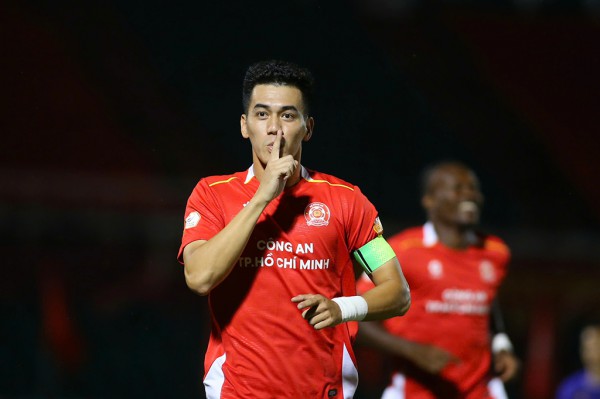 Tiến Linh lập công giúp CLB CA TP.HCM mở màn thắng lợi, đội Nam Định suýt thua Tiến Linh lập công giúp CLB CA TP.HCM mở màn thắng lợi, đội Nam Định suýt thua