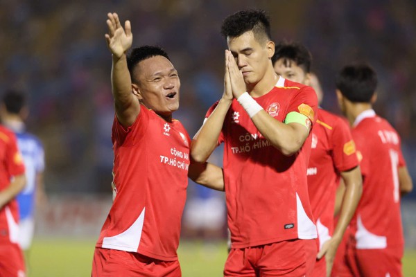 Tiến Linh vừa ghi bàn đội bóng cũ vừa vô tình… phản lưới nhà, CLB CA TP.HCM bay cao! Tiến Linh vừa ghi bàn đội bóng cũ vừa vô tình… phản lưới nhà, CLB CA TP.HCM bay cao!