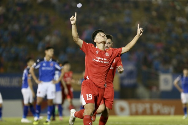 Tiến Linh vừa ghi bàn đội bóng cũ vừa vô tình… phản lưới nhà, CLB CA TP.HCM bay cao! Tiến Linh vừa ghi bàn đội bóng cũ vừa vô tình… phản lưới nhà, CLB CA TP.HCM bay cao!