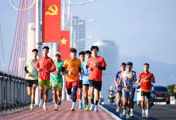 Tiền Phong Marathon 2026 lập kỷ lục hơn 12.000 VĐV tranh tài tại Khánh Hòa Tiền Phong Marathon 2026 lập kỷ lục hơn 12.000 VĐV tranh tài tại Khánh Hòa