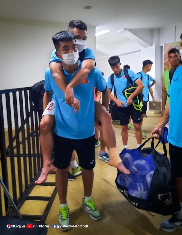 Tiền đạo U19 Việt Nam chấn thương nặng sau trận gặp Indonesia