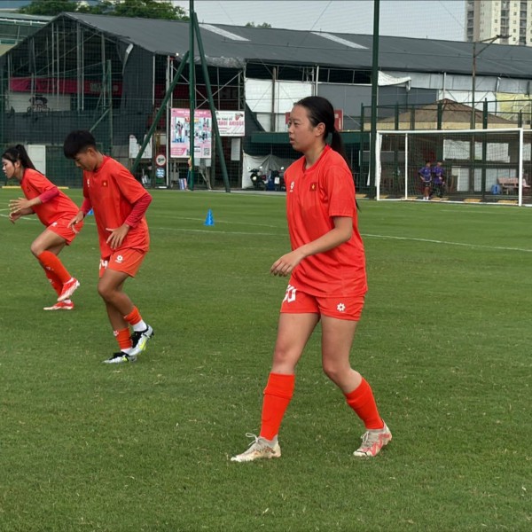 Tiền đạo Việt kiều có chiều cao lý tưởng, thử sức ở U.20 nữ Việt Nam Tiền đạo Việt kiều có chiều cao lý tưởng, thử sức ở U.20 nữ Việt Nam