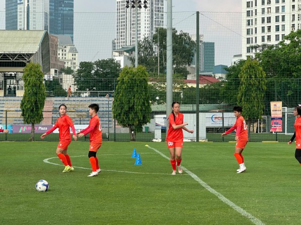 Tiền đạo Việt kiều có chiều cao lý tưởng, thử sức ở U.20 nữ Việt Nam Tiền đạo Việt kiều có chiều cao lý tưởng, thử sức ở U.20 nữ Việt Nam