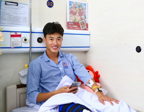 Tiền vệ U.23 Việt Nam Nguyễn Văn Trường nói điều xúc động sau ca phẫu thuật Tiền vệ U.23 Việt Nam Nguyễn Văn Trường nói điều xúc động sau ca phẫu thuật