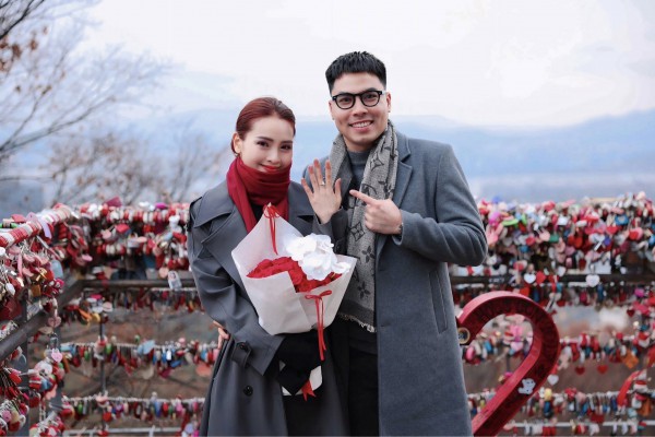 Tiền vệ Đức Huy cầu hôn nữ MC xinh đẹp của VTV: ‘Chốt đơn’ Tiền vệ Đức Huy cầu hôn nữ MC xinh đẹp của VTV: ‘Chốt đơn’