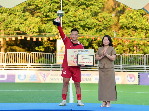 Tiền vệ tài hoa người Hà Tĩnh xuất sắc nhất VCK TNSV THACO cup 2026