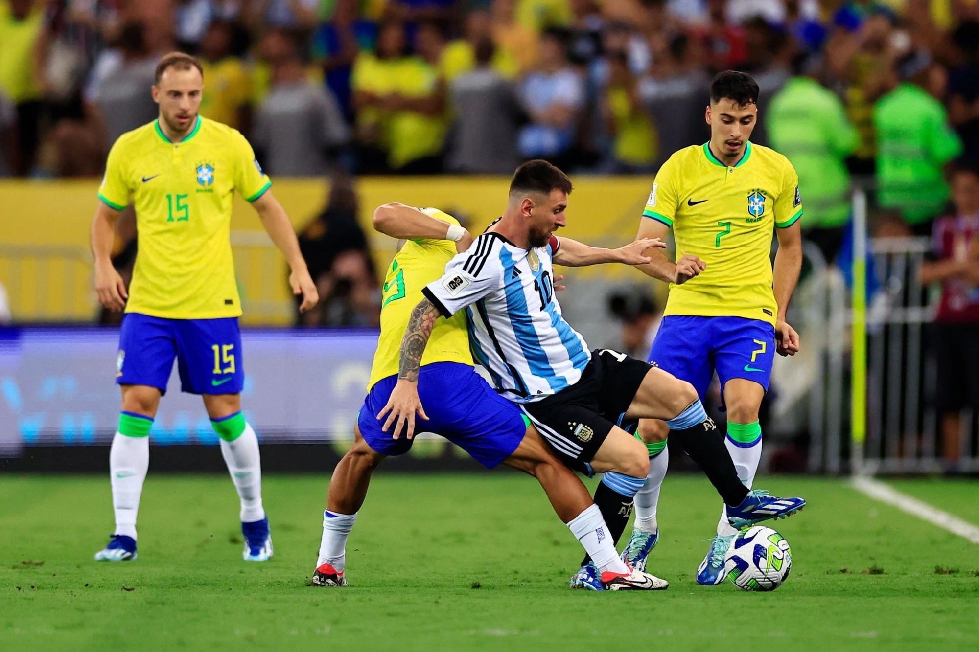 Tình cảnh trái ngược của đội tuyển Argentina và Brazil trước Copa America, ai khổ hơn ai!