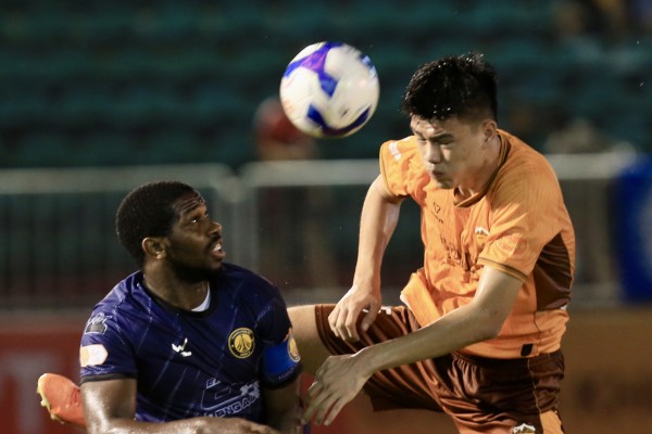 'Tòa tháp' cao 1,95 m nói gì sau bàn thắng đầu tiên cho HAGL, HLV Thanh Hóa buồn 'phát khóc' 'Tòa tháp' cao 1,95 m nói gì sau bàn thắng đầu tiên cho HAGL, HLV Thanh Hóa buồn 'phát khóc'