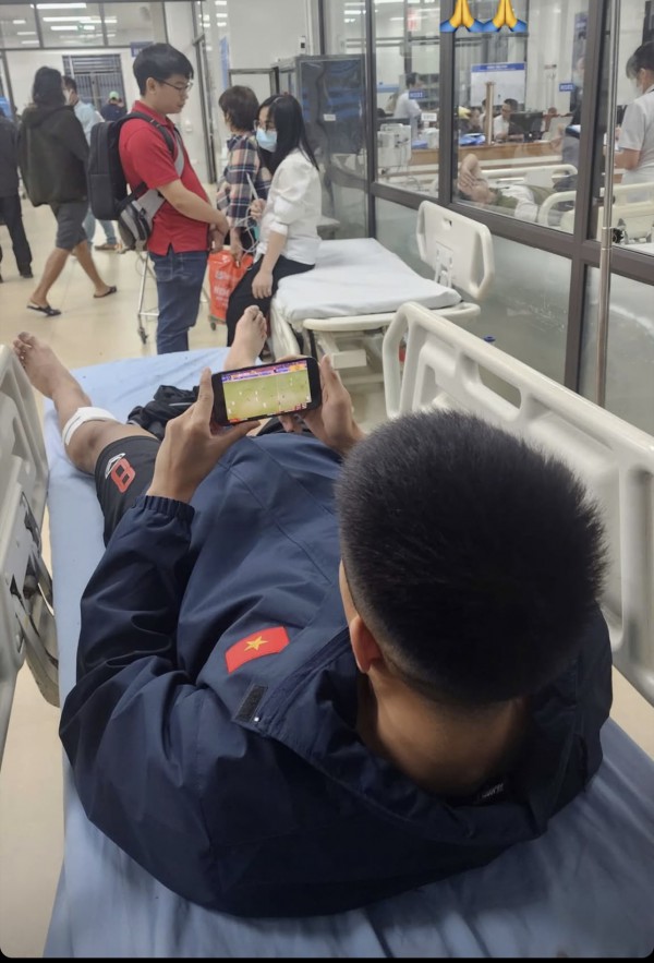 Trần Thành Trung chỉ bị khâu 5 mũi, vẫn kịp đá SEA Games 33: Thầy Kim thót tim Trần Thành Trung chỉ bị khâu 5 mũi, vẫn kịp đá SEA Games 33: Thầy Kim thót tim