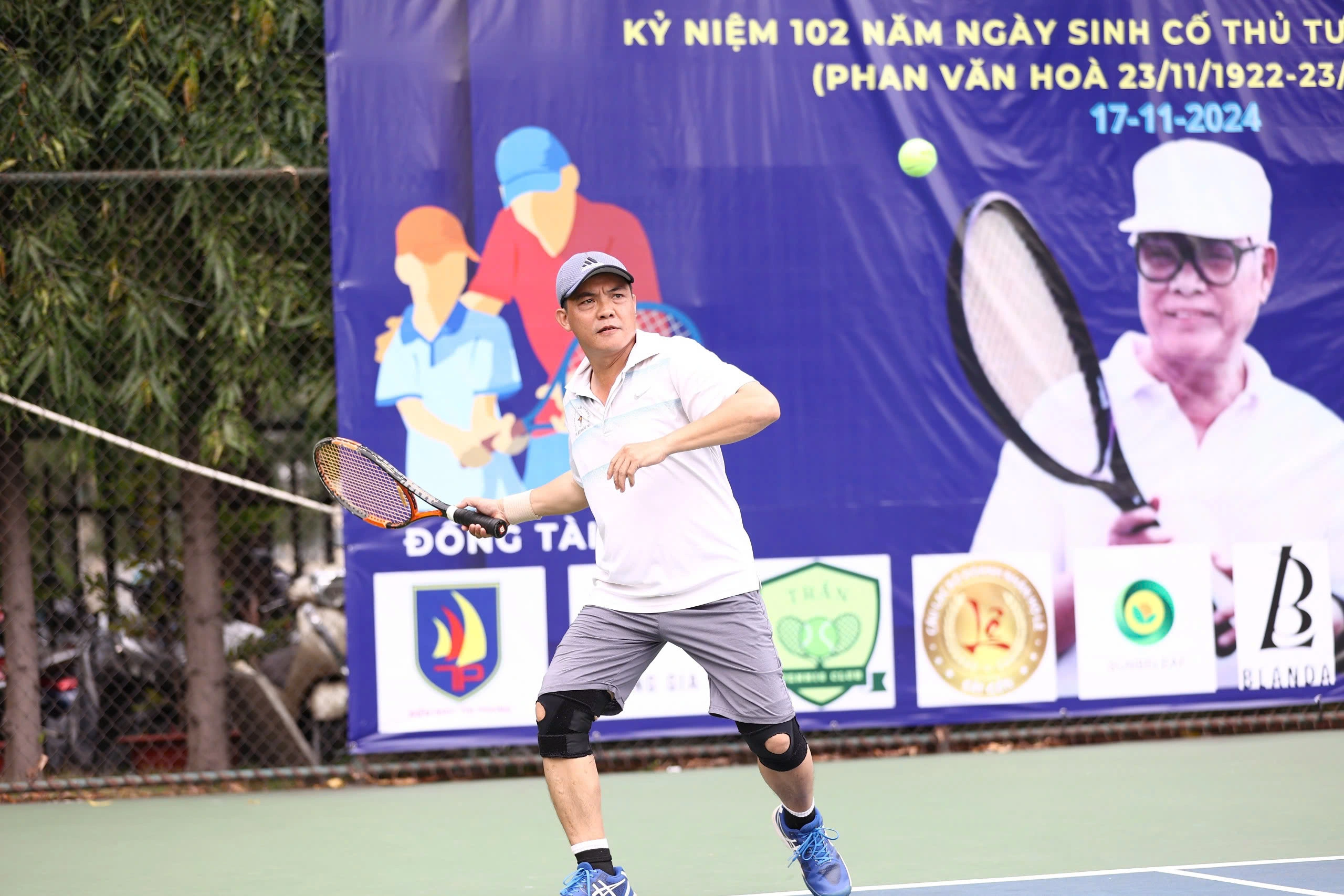 Tranh tài hấp dẫn tại giải tennis kỷ niệm ngày sinh cố Thủ tướng Võ Văn Kiệt Tranh tài hấp dẫn tại giải tennis kỷ niệm ngày sinh cố Thủ tướng Võ Văn Kiệt