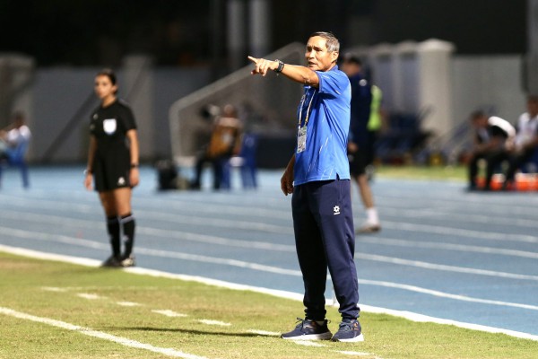 ‘Trọng tài phá hỏng trận chung kết, bóp nghẹt chúng tôi' ‘Trọng tài phá hỏng trận chung kết, bóp nghẹt chúng tôi'