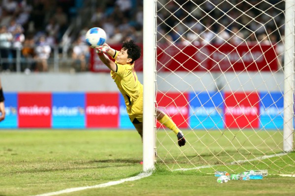 ‘Trọng tài phá hỏng trận chung kết, bóp nghẹt chúng tôi' ‘Trọng tài phá hỏng trận chung kết, bóp nghẹt chúng tôi'