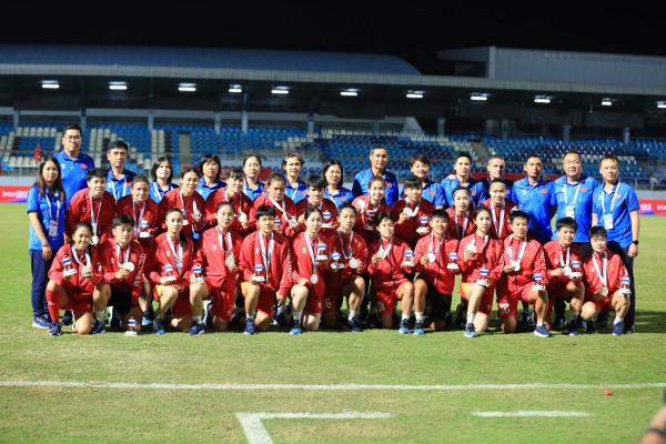 ‘Trọng tài phá hỏng trận chung kết, bóp nghẹt chúng tôi' ‘Trọng tài phá hỏng trận chung kết, bóp nghẹt chúng tôi'